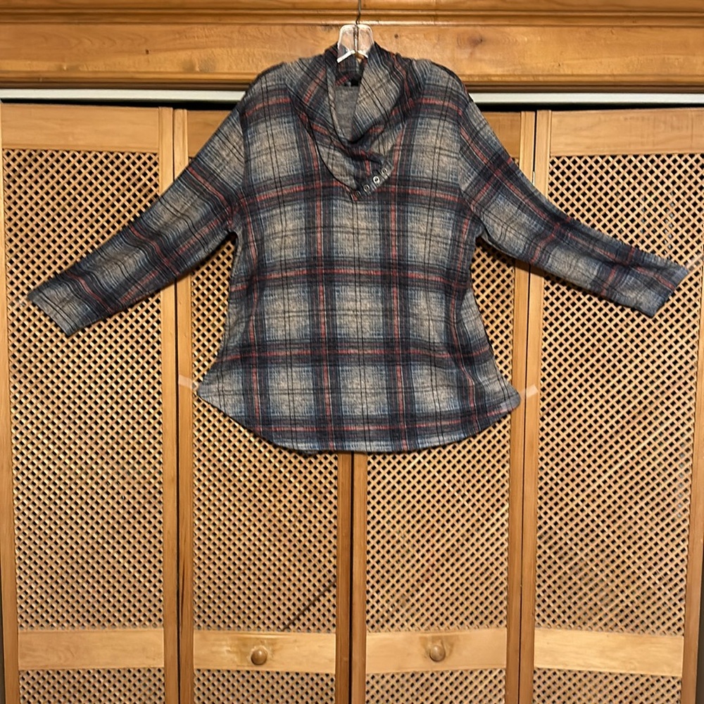 Women’s Button Cowl neck Poncho in multi-plaid. Size=XL.  (514)